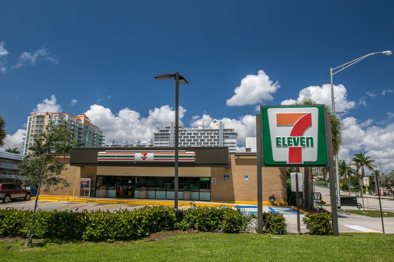 در 7-Eleven, نوشیدنی Slurpee  را رایگان دریافت کنید