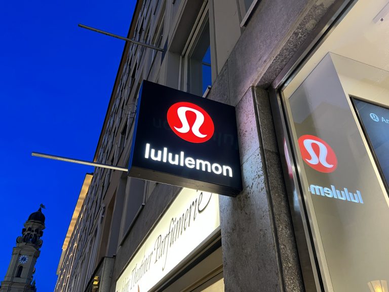 افزایش 2600 شغل در کانادا همزمان با توسعه شرکت Lululemon